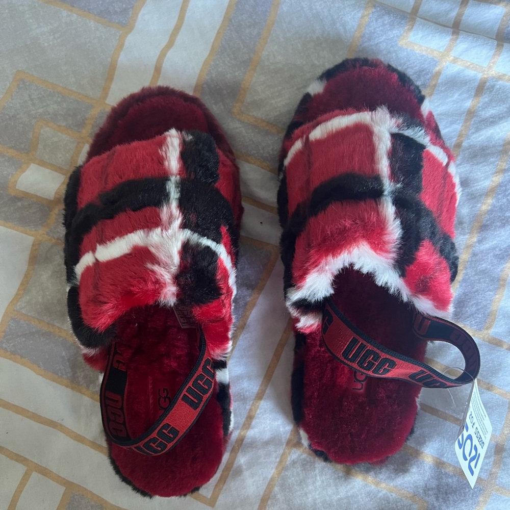 NWT UGG Plaid Fluff Yeah Slides- Size 6/7